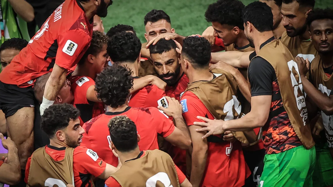 نجم الجزائر السابق: منتخب مصر مهدد بالخروج المبكر في البطولة